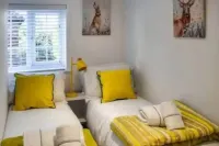 2 bed Cosy cottage in the village of mersham Ashford nextdoor to pub and shop.