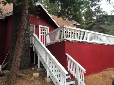 Charming Ski cabin with WiFi near Dodge Ridge, great for family or small group.