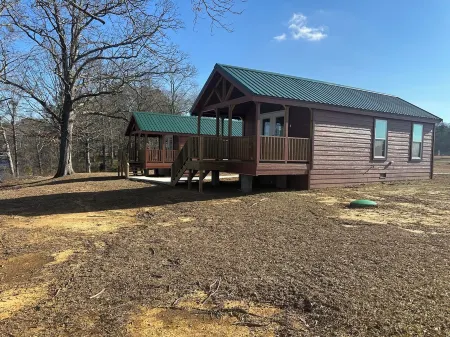 Cozy 101 Cabin 1 bdrm on Smith Lake Located beside Smith Lake Park Boat Ramp