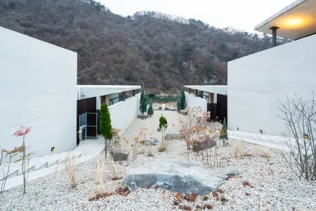 Sanhayeon Pool Villa Отели рядом с достопримечательностью «Hongcheon Saengmyeong Geongang Gwahakgwan»