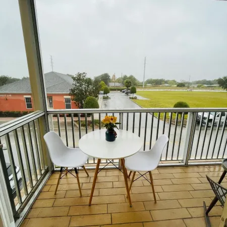 Cozy 2-bedroom apartment in lovely Zephyrhills with WiFi, AC