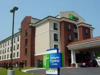 Holiday Inn Express & Suites ROCKINGHAM by IHG - parking
