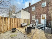 Stylish Old Town, Alexandria Rowhome / Walk to King Street Metro/ Free Parking!