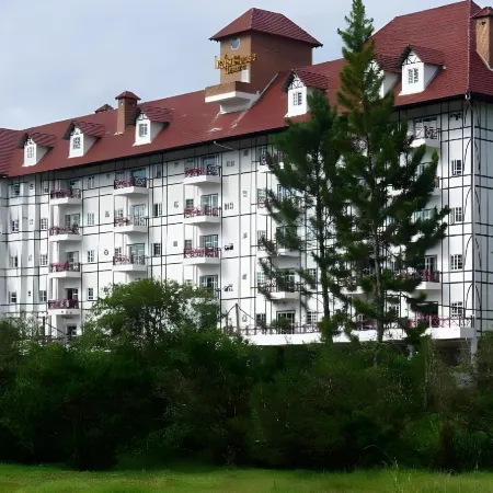 Misty Apartments@Iris House Resort