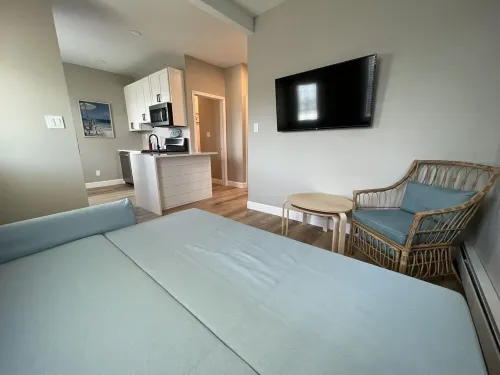 NEWLY RENOVATED FAMILY SHORE HOUSE