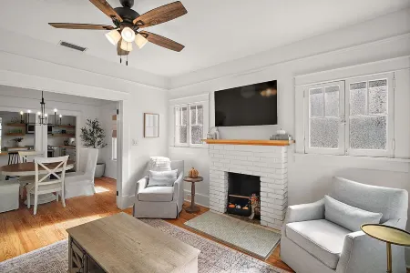 ONLY 1 MIN WALK TO DOWNTOWN MOUNT DORA