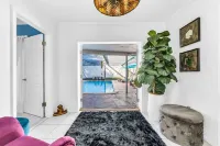 Rare Find! -East Boca Bliss - 1 mile to Beach 3-Bed 2 Bath home with Pool, Hotels near Regency Ct At Woodfield