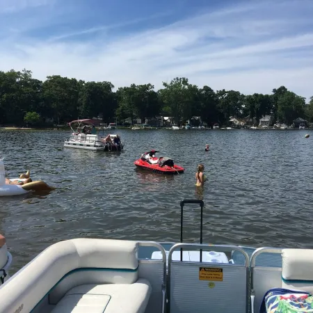 Cozy Koontz lake House right on the water, 30 min to Notre Dame <br>