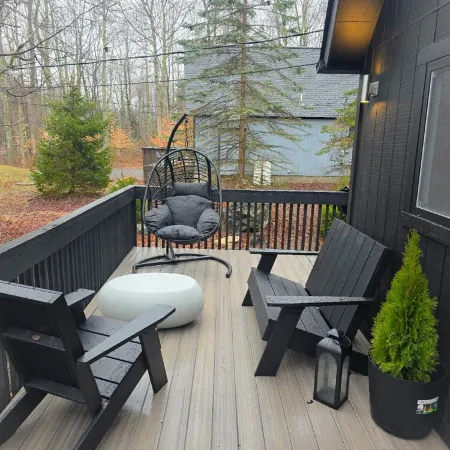 Hydrotherapy Jacuzzi-Sauna -Sauna • Hydro Hot Tub, Romantic Cabin