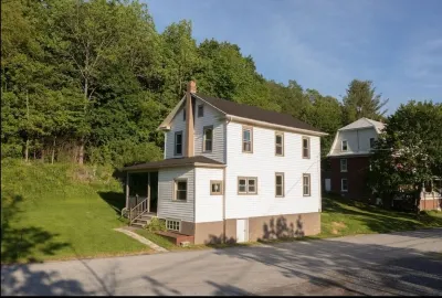 Newly remodeled, family-style home by the lake Raystown Lake Visitor Center 주변 호텔