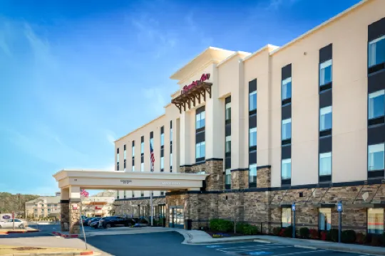 Hampton Inn Emerson LakePoint