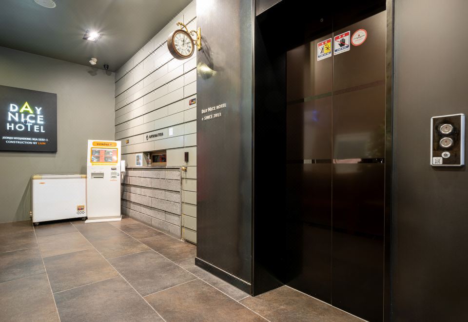 4. 데이나이스호텔..