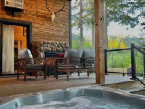 River Vista Cabin with Mountain Views 阿什福德酒店