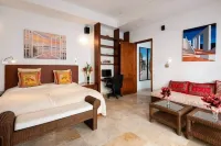 Luxury Apartment– Private Pool & Rooftop Jacuzzi