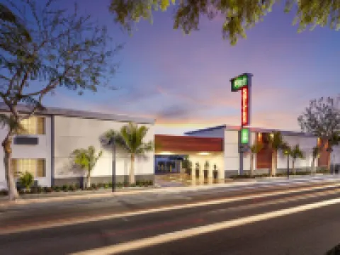 Studio Inn & Suites at Promenade Downey Hotels in Downey