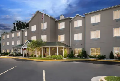Country Inn & Suites by Radisson, Grand Rapids Airport, MI Hotels in der Nähe von Design 1 Salon Spa Cascade