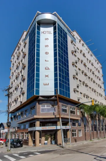 機場快捷酒店 鄰近小薩爾加多國際機場的酒店