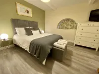 Nera Stay Hotels near CHILTERNS NATURE - ASTRAL PARK LAKE
