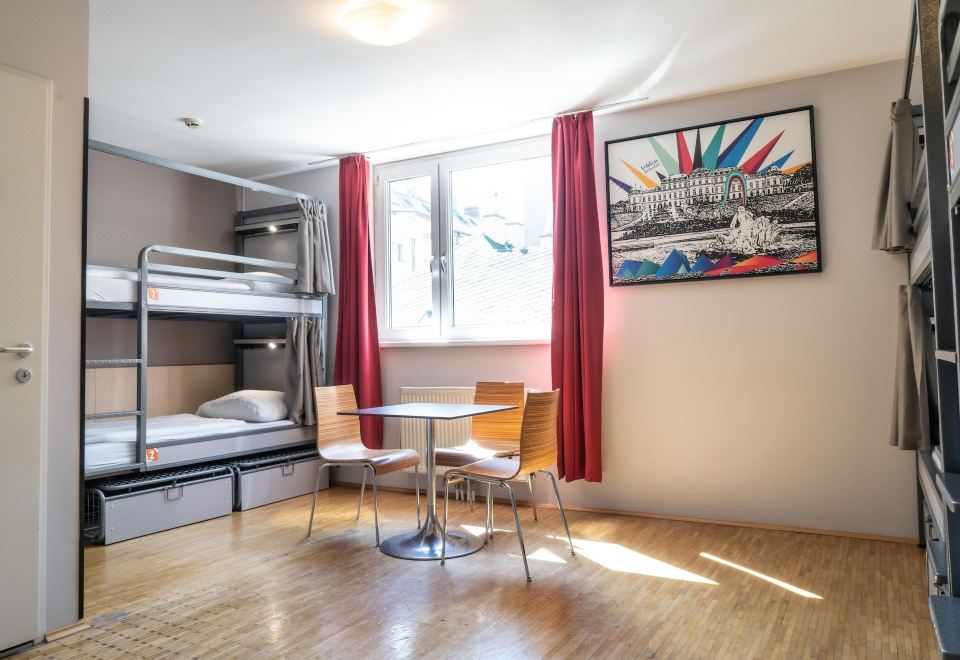 [생 크리스토퍼 비엔나의 공용 라운지 분위기]