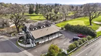 The 10th Green Inn Hotel di San Andreas