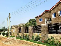 Charming Quiet & Cozy - Close to Highway Parking - Homestays