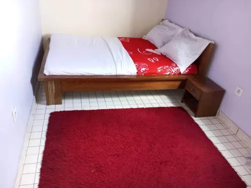 Apt - Sleeps 4 - Parking - Garden