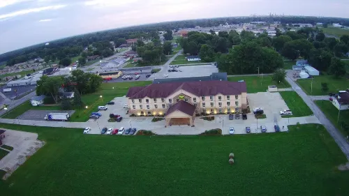 Countryview Inn & Suites Hotels in Robinson
