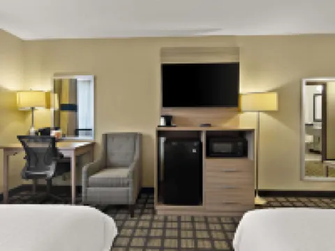 Clarion Pointe Bloomington-Normal Near I-55 and University Hotels in Normal