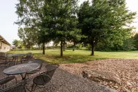 Super 8 by Wyndham Higginsville - Pet friendly