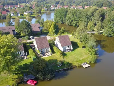 House with Sauna, Outdoor Spa and Pedal Boat Отели в г. 