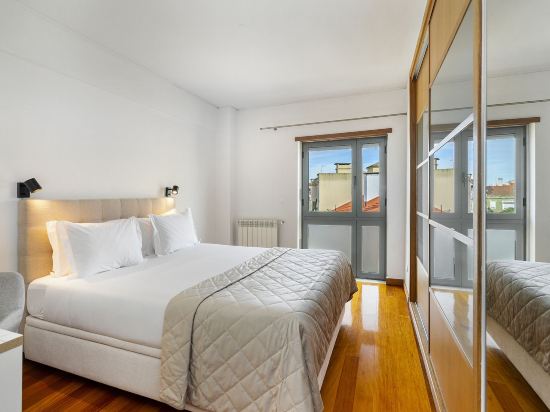 WHome Charming Urban Retreat with Skyline Views