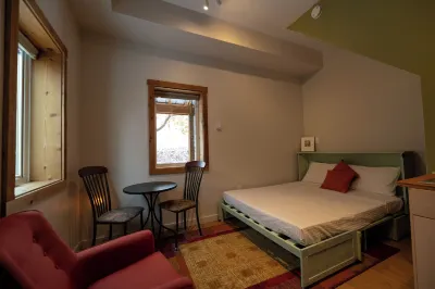 Located in Downtown Whitehorse - Basekamp Hotel in zona Aeroporto Internazionale di Whitehorse "Nielsen Whitehorse"