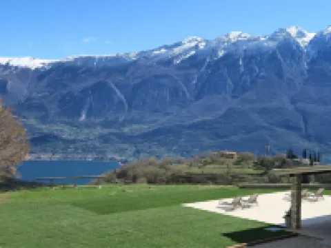 Oasi Da Vinci Lake Garda View Apartments ティニャーレのホテル