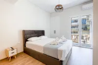 Spacious 3-Bedroom Dual Apartment in City Centre Hotels in Vatanex