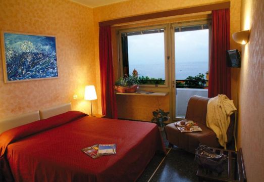 5. 호텔 팰리스 바..