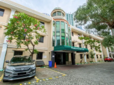 Plaza 68 Residence Hotels near Balai Sarbini