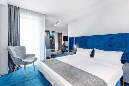 Ramada by Wyndham Tbilisi Old City Отели в г. Тбилиси