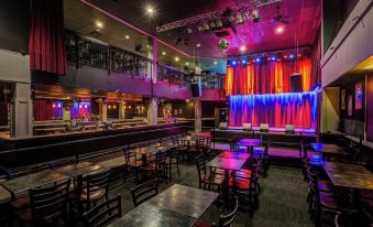 Holiday Inn & Suites Philadelphia W - Drexel Hill