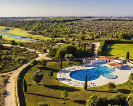 アカイア ゴルフ リゾート & スパ ヴェルノレのホテル