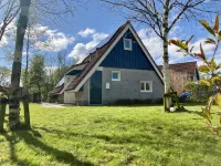 Grachthaus 6Pers House with a Private Terrace and Garden by the Lauwersmeer