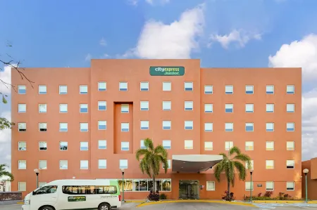 City Express Junior by Marriott Villahermosa Отели рядом с достопримечательностью «Macro Plaza»
