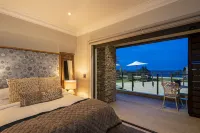 Dolphin Coast Yolo Spaces - Ballito Beach House Villa - バルコニー