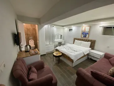 Cemre Suit