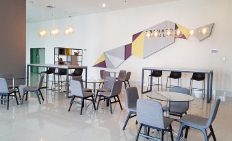 Relaxing and Serene 2Br Apartment at Tanglin Supermall Mansion