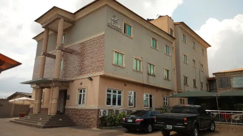 D'Czars Hotel & Suites