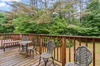 • Hiker's Haven • Weekly & Monthly stays • Pool & Trails Hotels in Thornton