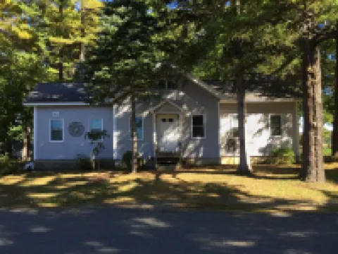 Laurel Lake Luxury 4BR, 4.5 Bath, Ranch on Fox Hollow Estate