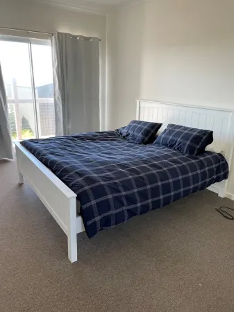 5 bedroom beachside house with ocean views in Marion Bay