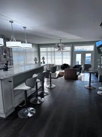 Beautiful Lake House with Private Sandy Beach, Hot Tub, Kayaks, 5 Beds, 5 Bath