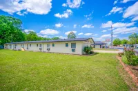 Cypress Inn Motel by OYO West Monroe I-20 - parking